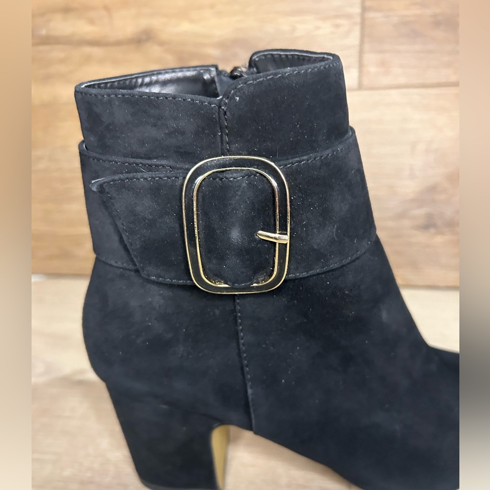 Bella Vita Klaire Ankle Bootie Boot in Black Suede - Picture 5 of 7